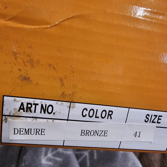 New! Sparkly Gold Bernie Mev. Demure Flats - Size 41 - NIB - Picture 7 of 7